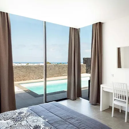 Bernadette Puerto del Carmen (Lanzarote)